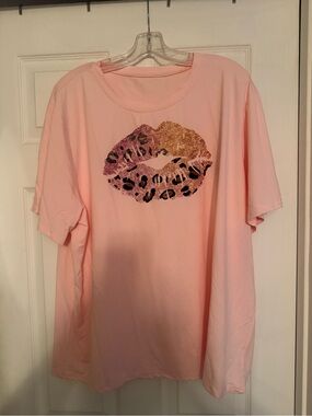 SHEIN Pink Graphic Lip Print Short Sleeve Top